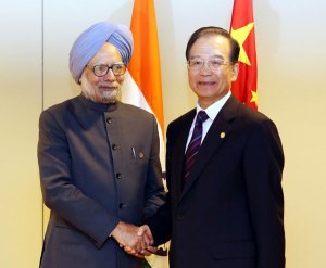 Wen and Singh Meet to Boost Bilateral Ties
